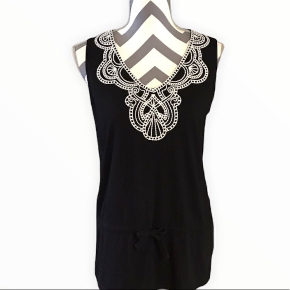 Jones NY Medium Black & White Embroidered Top